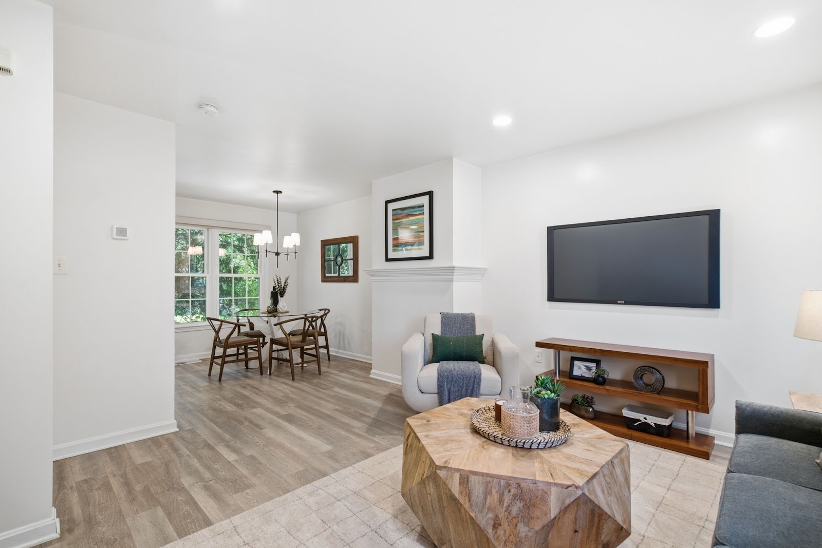 105 Rees Pl, Falls Church VA