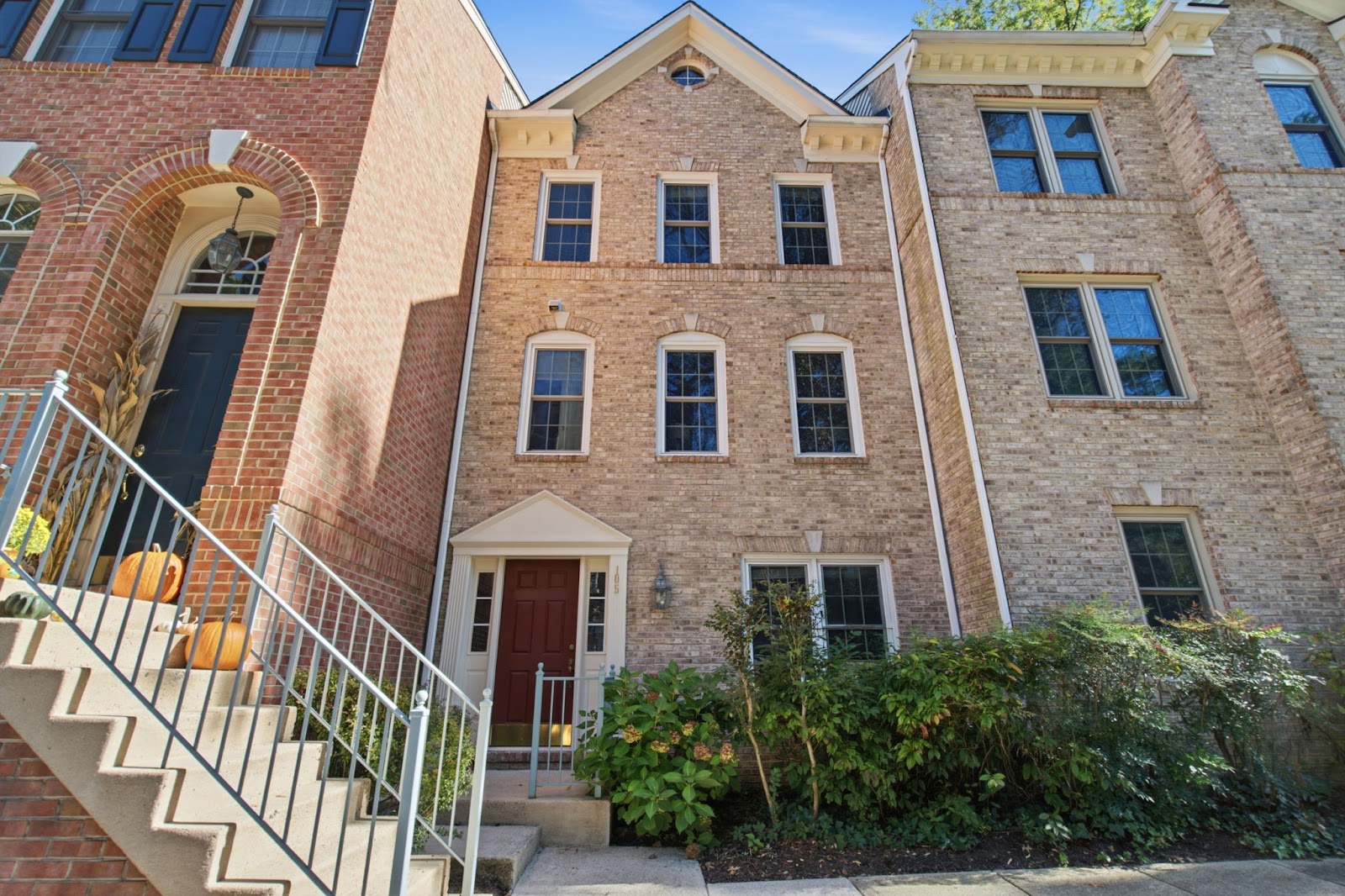 105 Rees Pl, Falls Church VA
