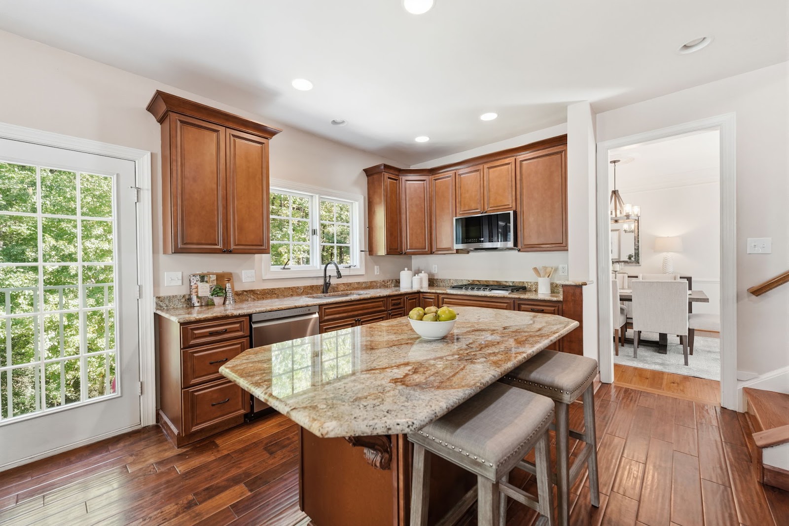 16495 Hayes Ln, Woodbridge VA