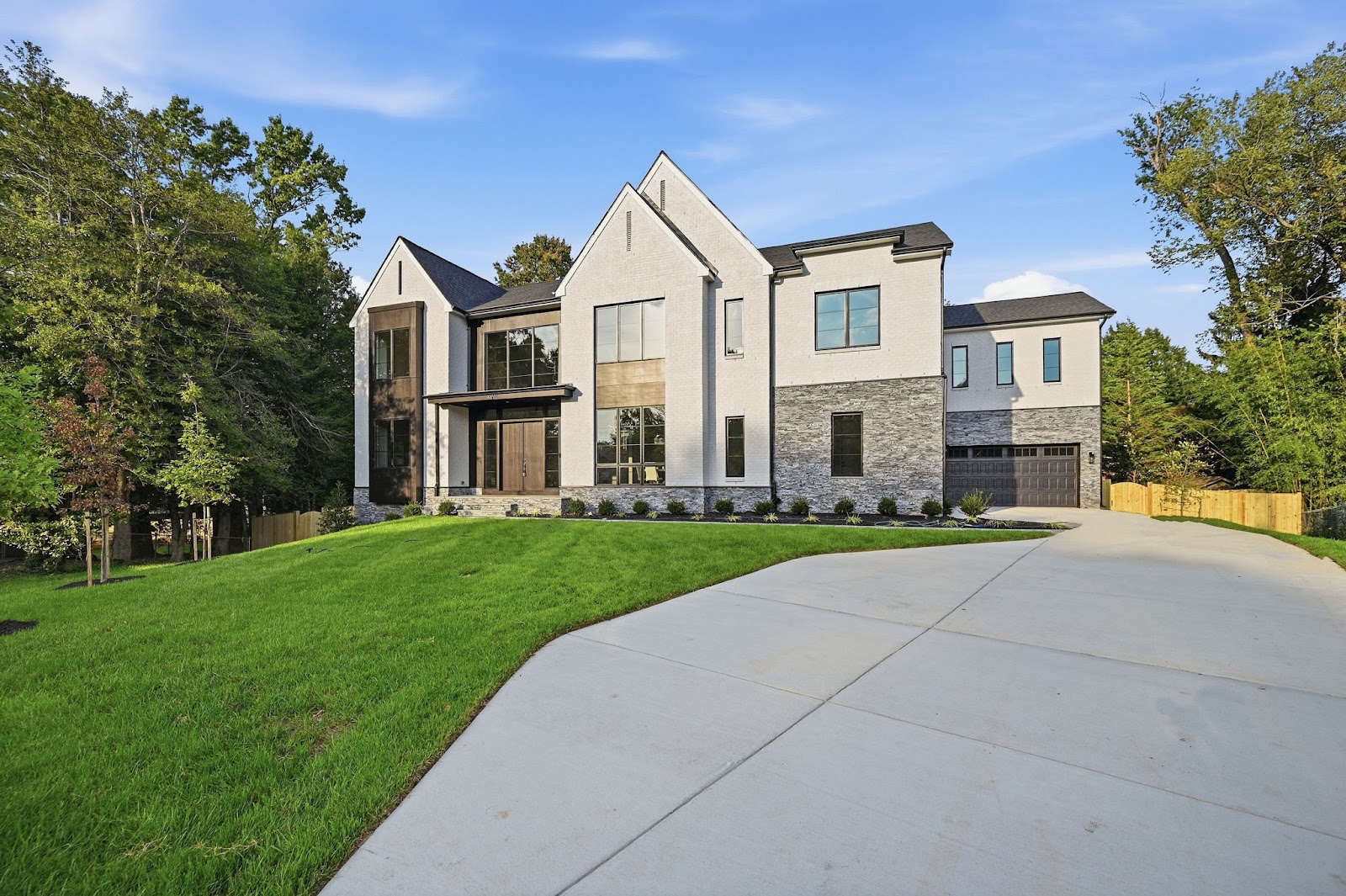 2101 Grayson Pl, Falls Church VA