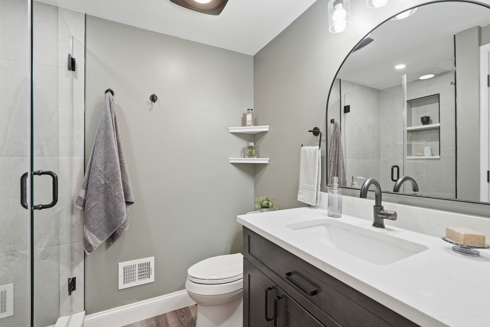 2828 W George Mason Rd, Falls Church VA