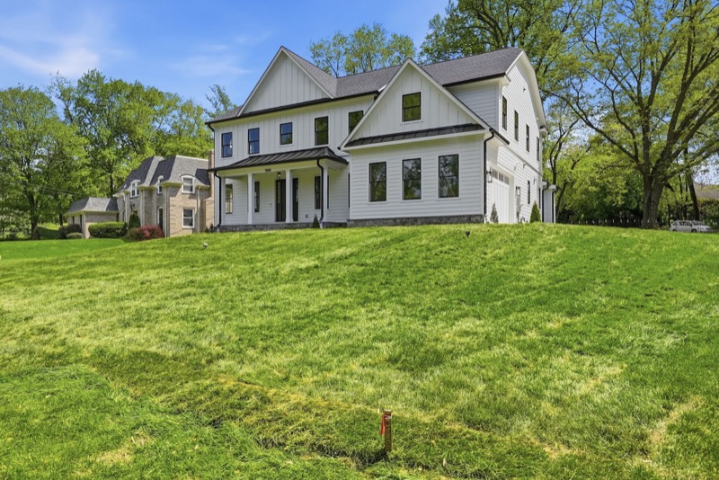 7604 Charleston Dr, Bethesda MD