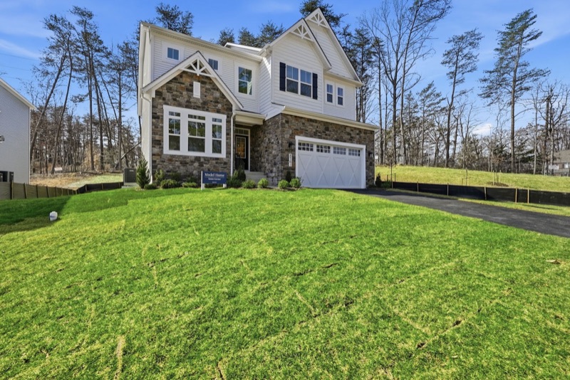 8761 Southern Oaks Pl, Lorton VA